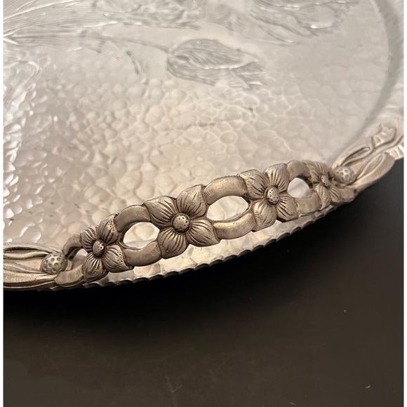 Mid-Century Hammered Aluminum Tulip Tray by Rodney Kent Hand Wrought Creations - Picture 5 of 11